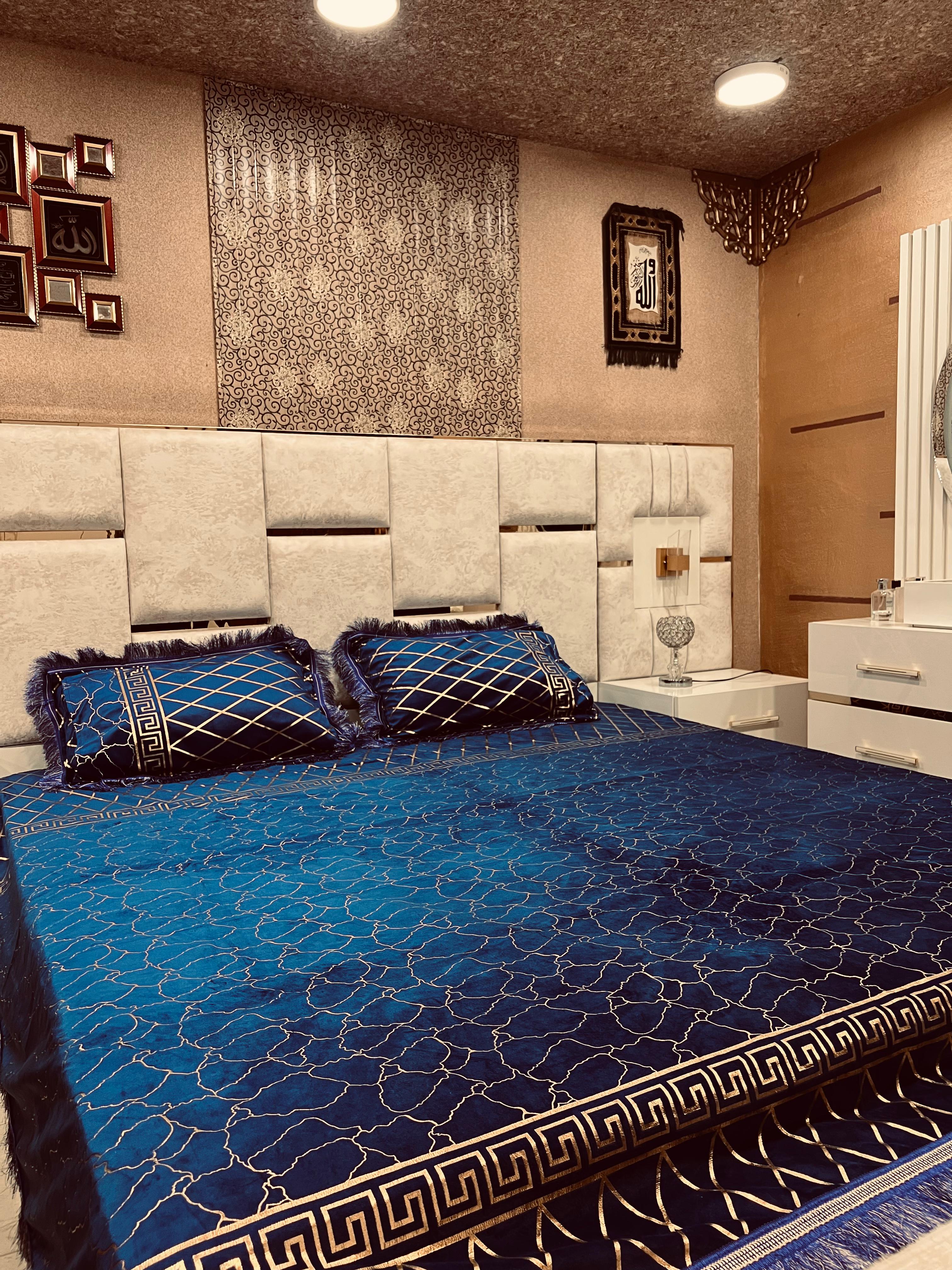 Premium Turkish Velvet Bed Sheet Set + 2 Kushan