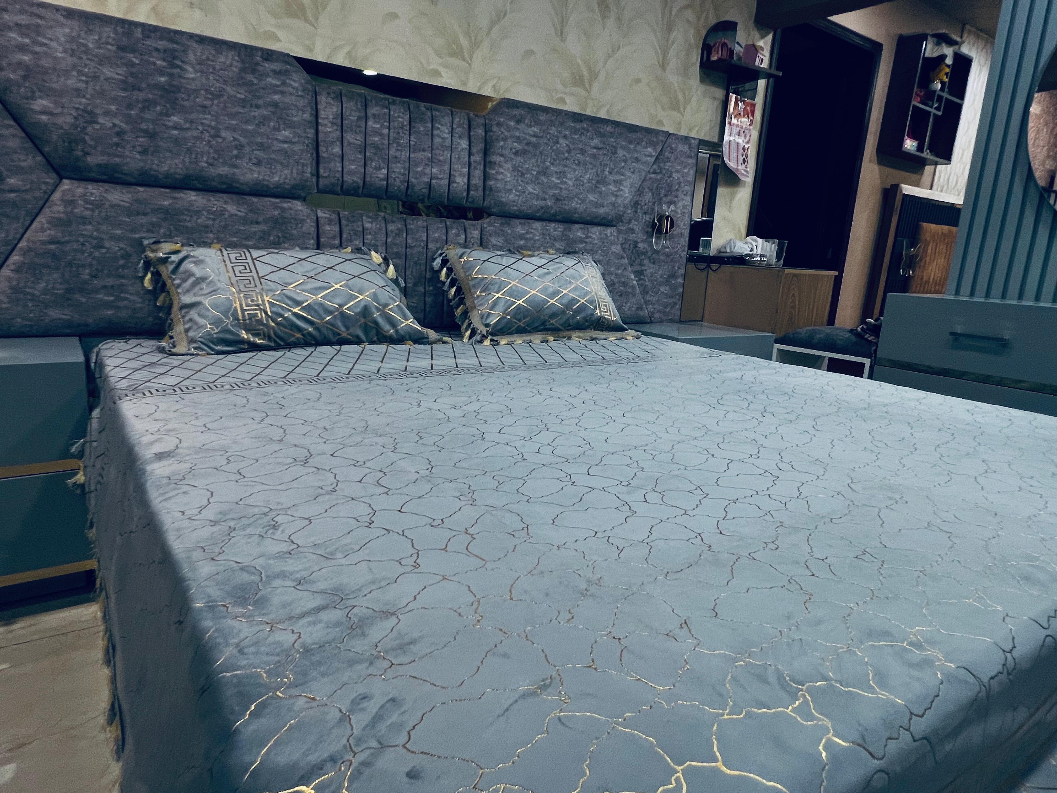 Premium Turskish Velvet Bed Sheet Set + 2 Kushan